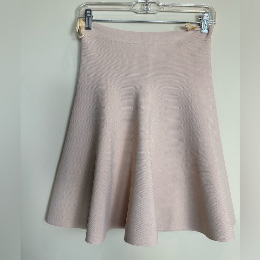 BCBG Maxazria brand new flowy mini skirt in tan